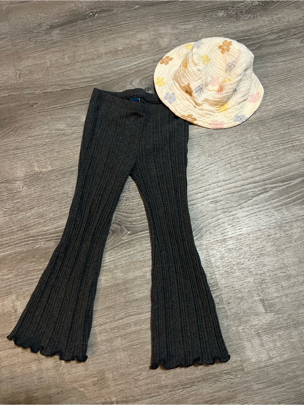 Old Navy Dark Gray Ribbed Knit Pants and flower bucket hat